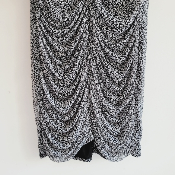 ☀️Forever 21 Black Floral Mesh Dress - Picture 3 of 7